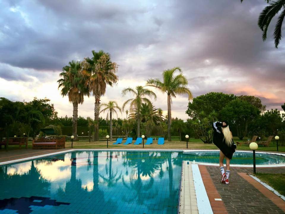 Villa Le Tre Dame B&B บัตตีปาลเลีย ภายนอก รูปภาพ